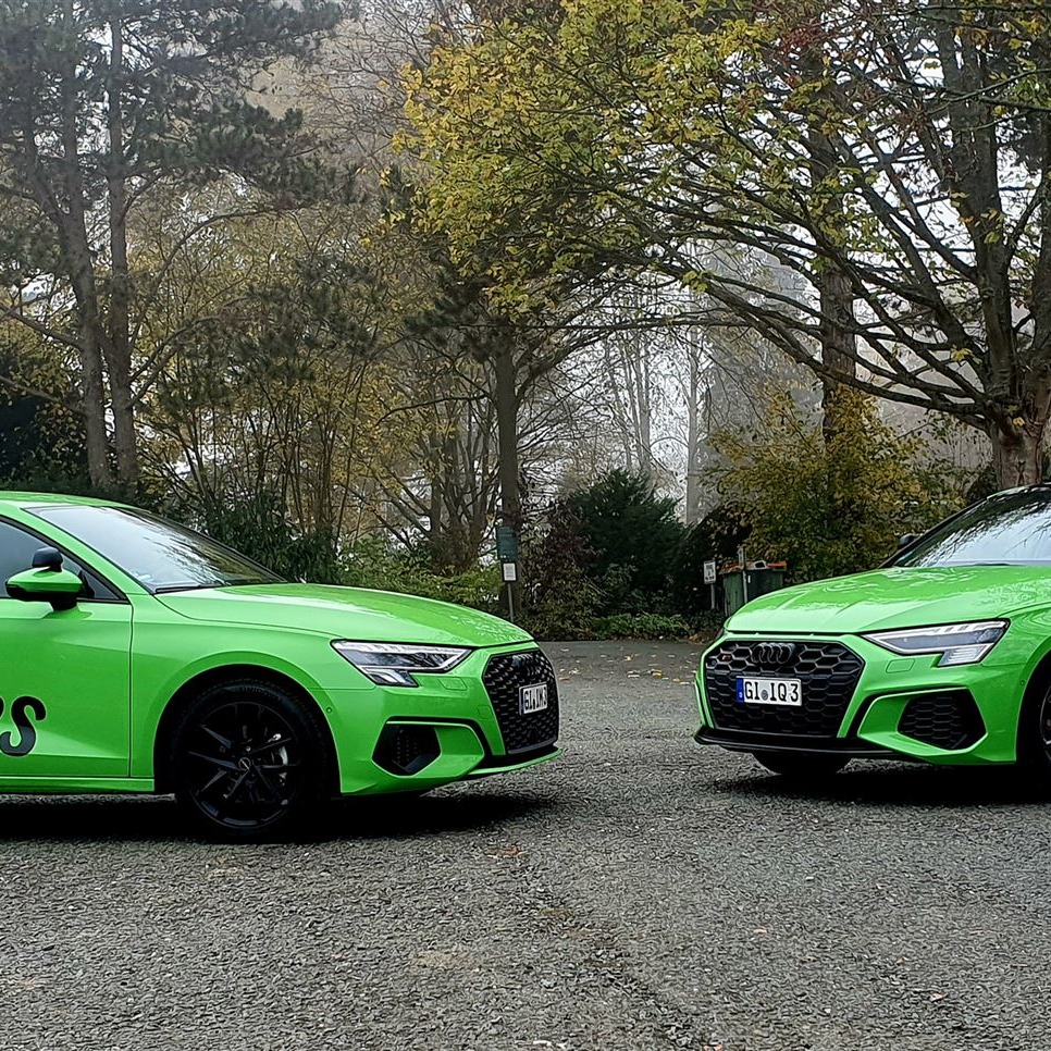 Fahrschulwagen 2 mal Audi von vorn