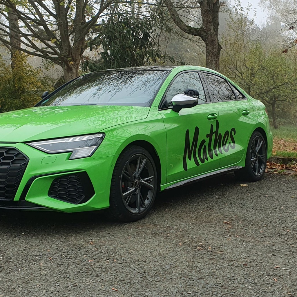 Fahrschulwagen 1 mal Audi von vorn