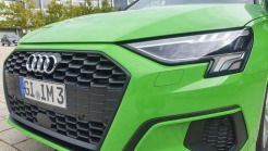 Fahrschulwagen Audi im Detail vorn links