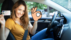 Fahrschülerin im Auto